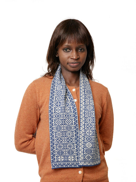 Design 8 - 2-colour Miniscarf with hearts around edges - BAKKA