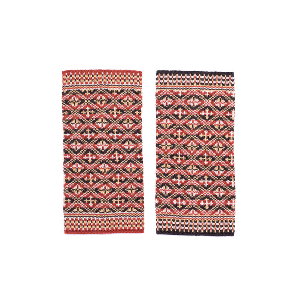 Design 4 -  Heritage Wristwarmers in delicate all-over pattern - BAKKA