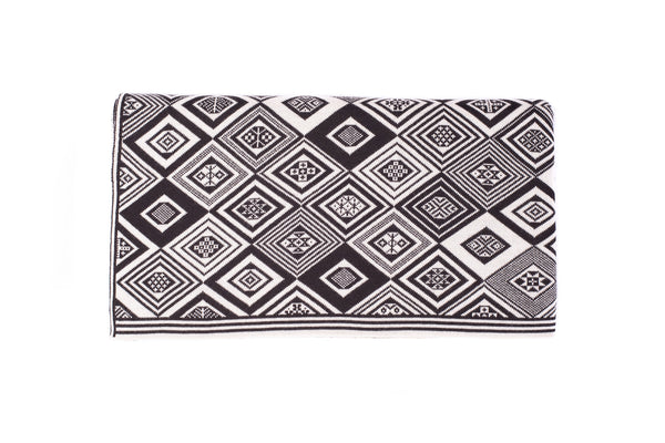 Design 12 - 2-Colour Throw in large diamond pattern - BAKKA